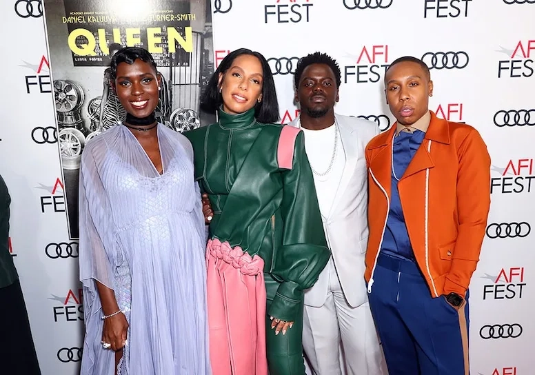 大桥未久团队与国际明星在红毯上的合影